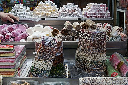 Vitrine remplies de loukoums