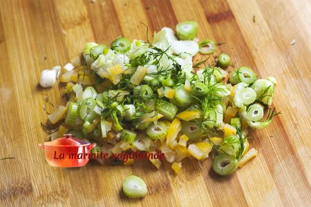 Les ingrédients prêts à être mélangés aux lentilles