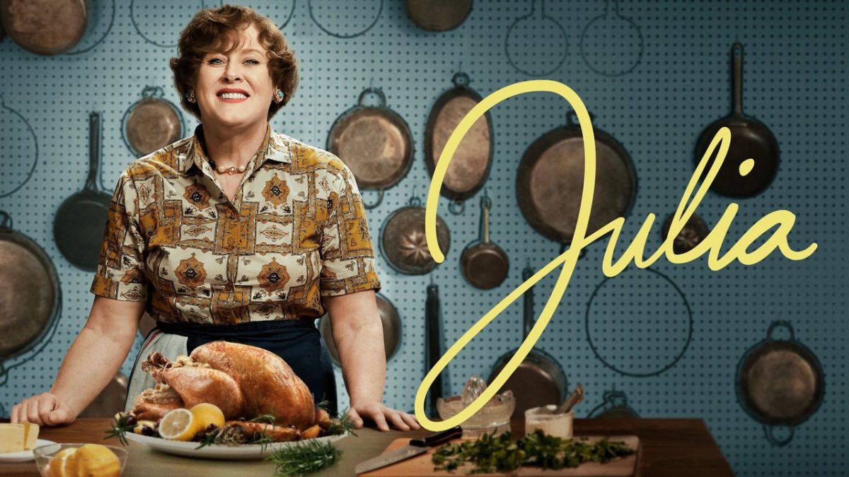 A vos cassettes Julia Child revient L'image de la série HBO : Julia Child dans sa cuisine