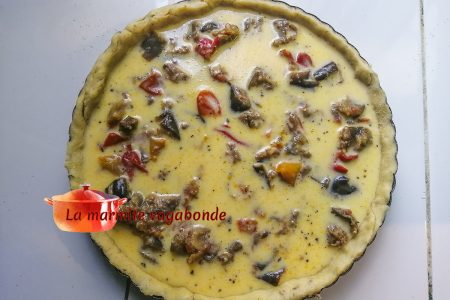 Appareil à quiche par dessus la ratatouille